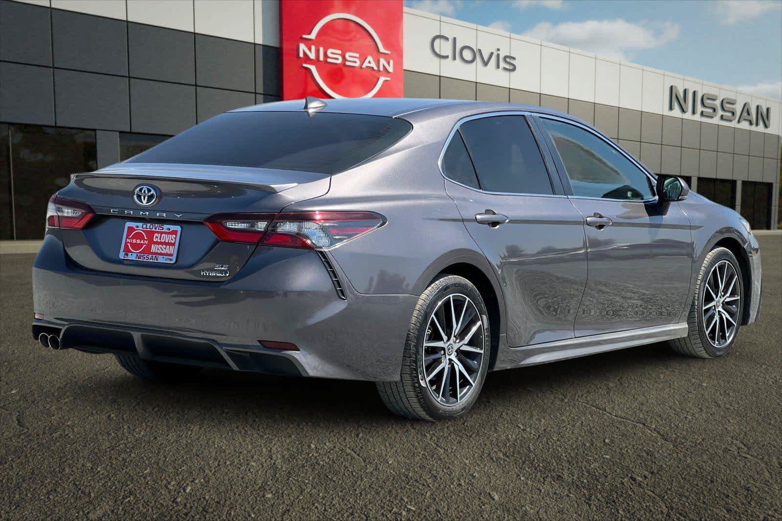 Used 2022 Toyota Camry SE w/ Cold Weather Package FWD image 3