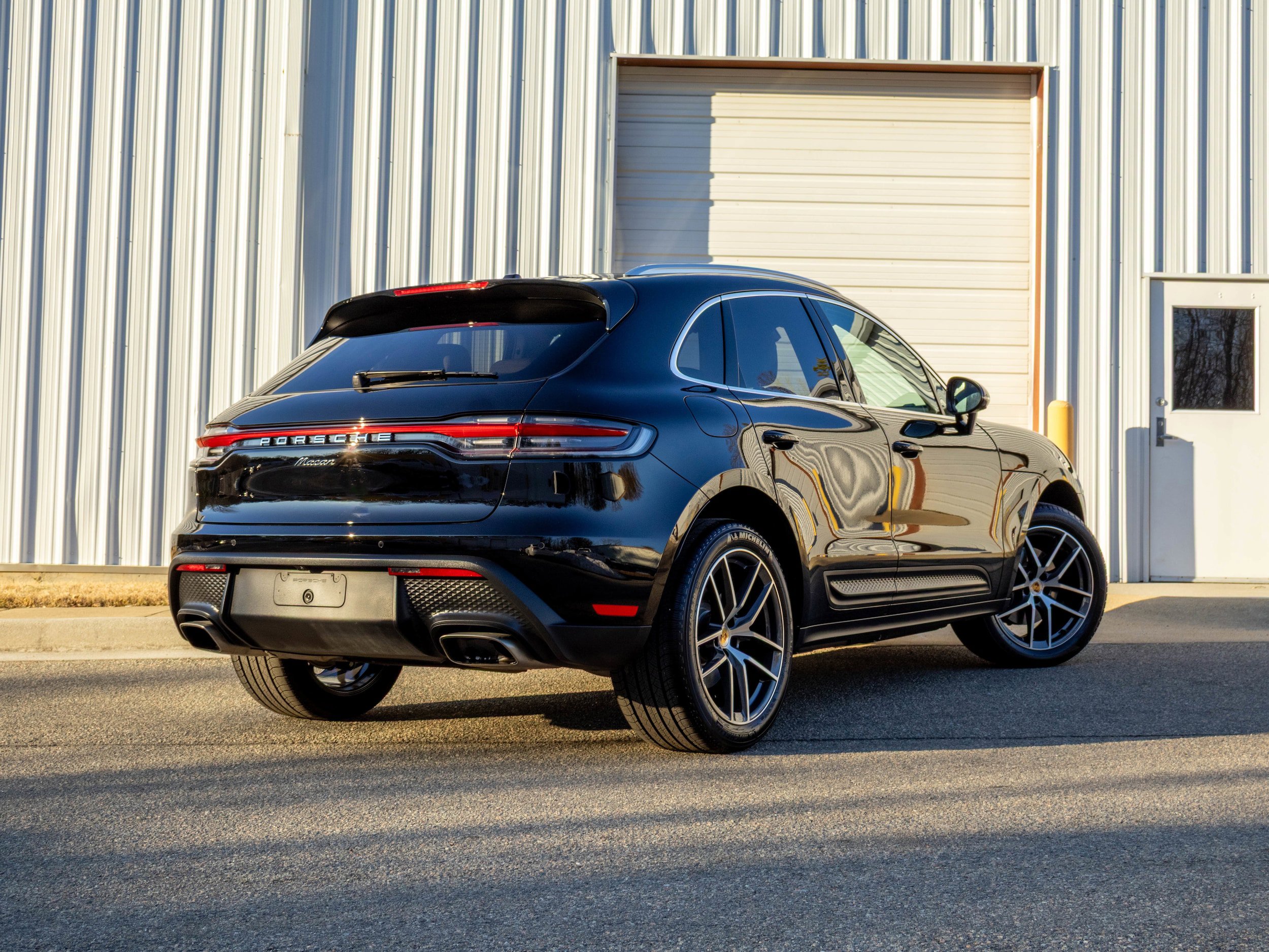 Certified 2025 Porsche Macan AWD/4WD image 7