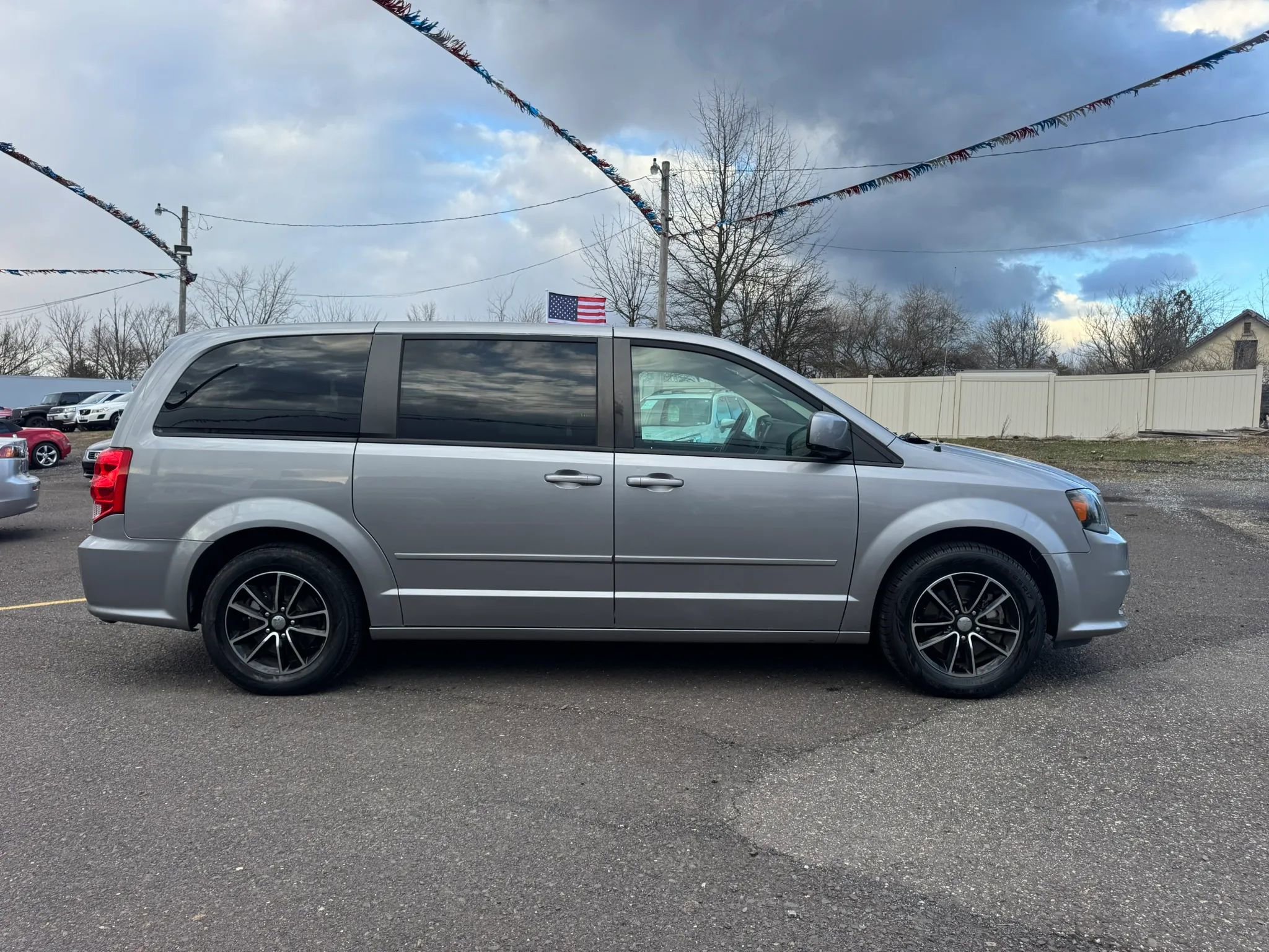 Used 2016 Dodge Grand Caravan SXT image 7