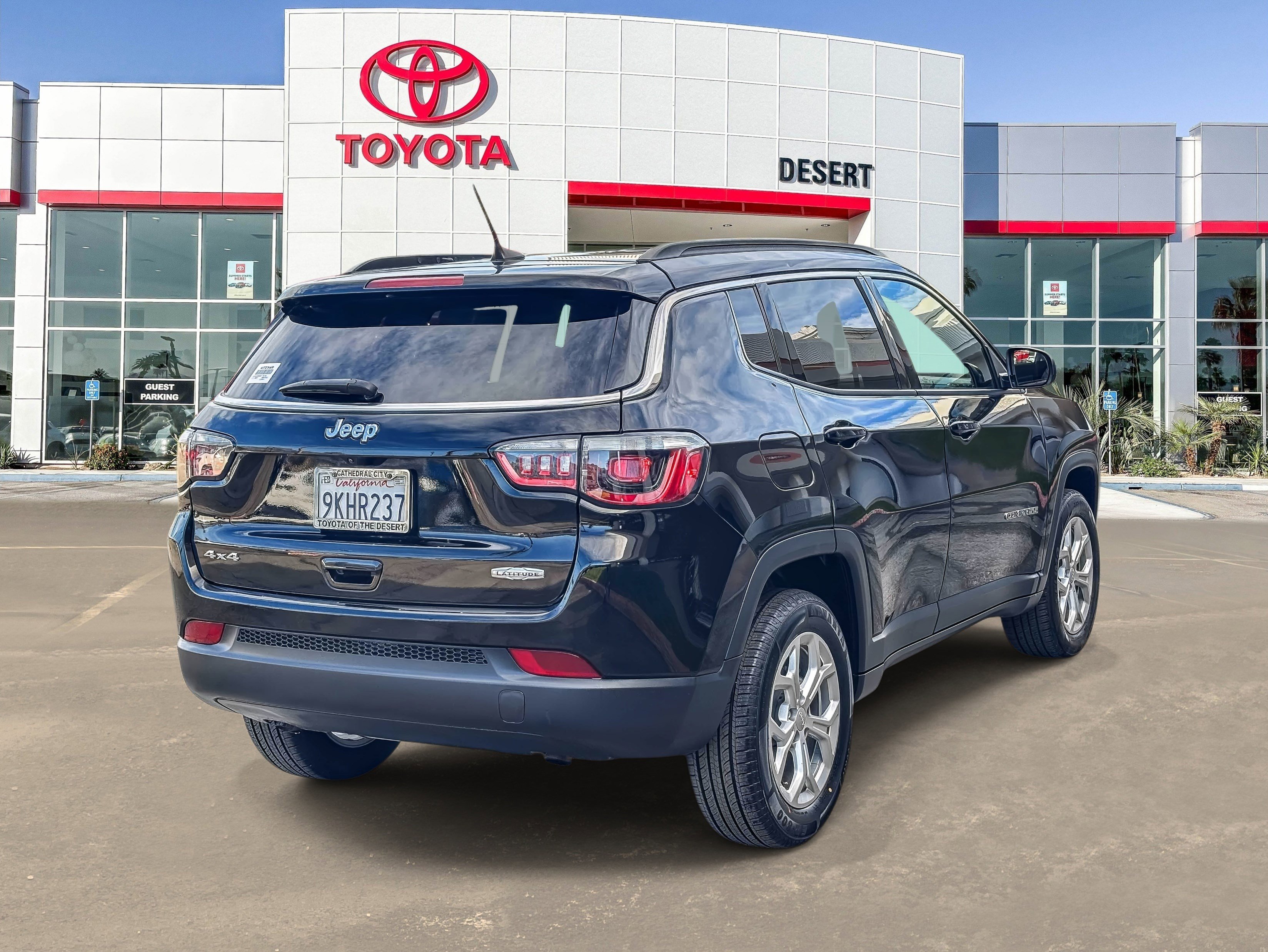 Used 2024 Jeep Compass Latitude image 7