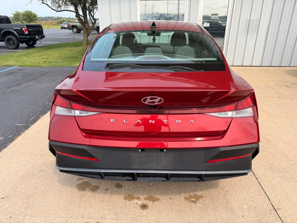Used 2024 Hyundai Elantra SEL FWD image 8