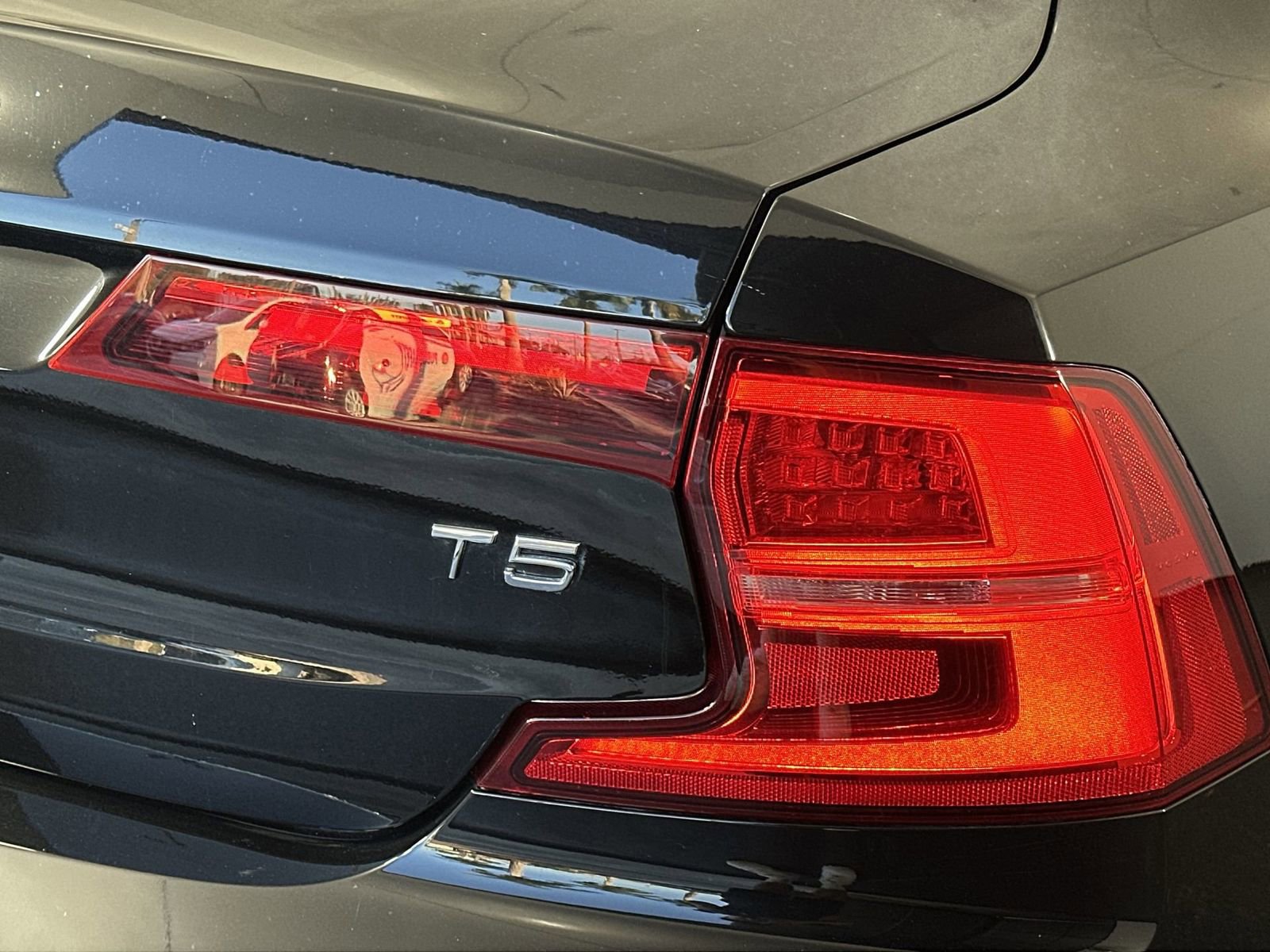 Used 2018 Volvo S90 T5 Momentum w/ Convenience Package image 26