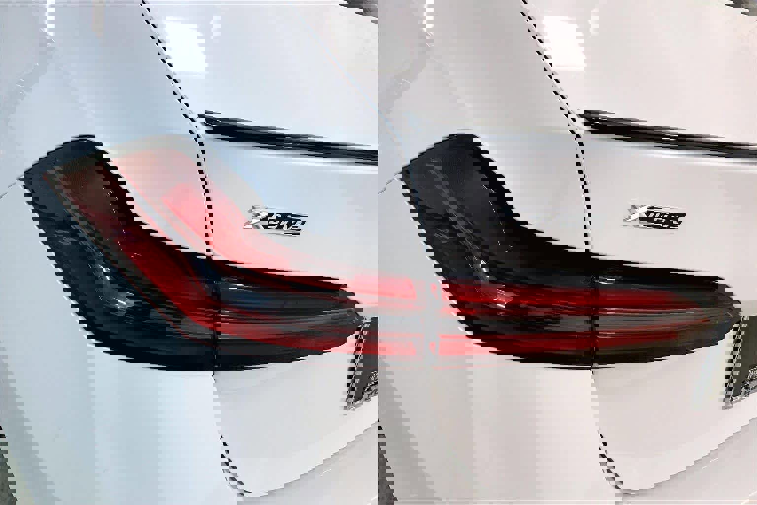 Certified 2024 BMW 540i xDrive w/ Premium Package image 28