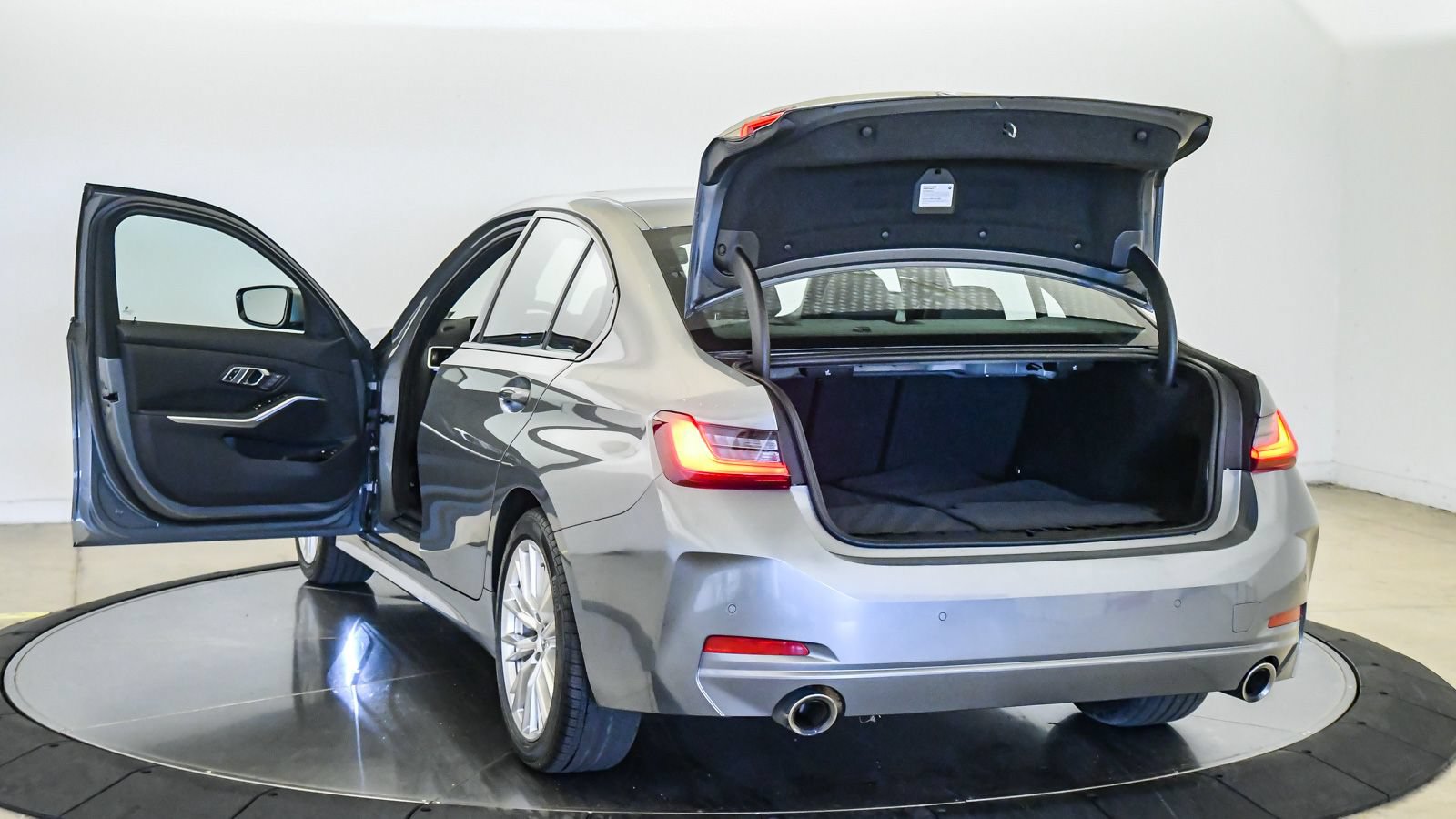 Certified 2023 BMW 330e xDrive w/ Premium Package AWD/4WD image 25