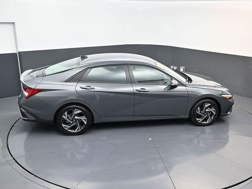Certified 2025 Hyundai Elantra SEL image 15