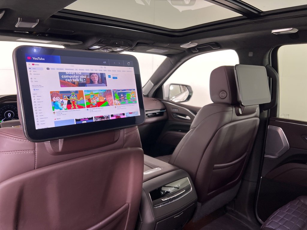 Used 2024 Cadillac Escalade ESV Sport Platinum w/ LPO, ONYX Package image 18