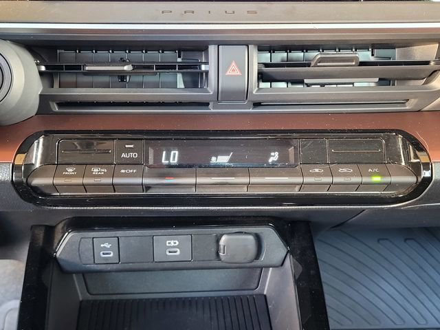 Used 2024 Toyota Prius Prime SE image 25