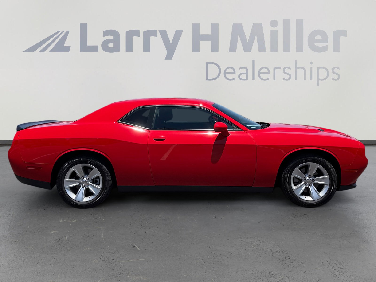 Used 2023 Dodge Challenger SXT RWD image 6
