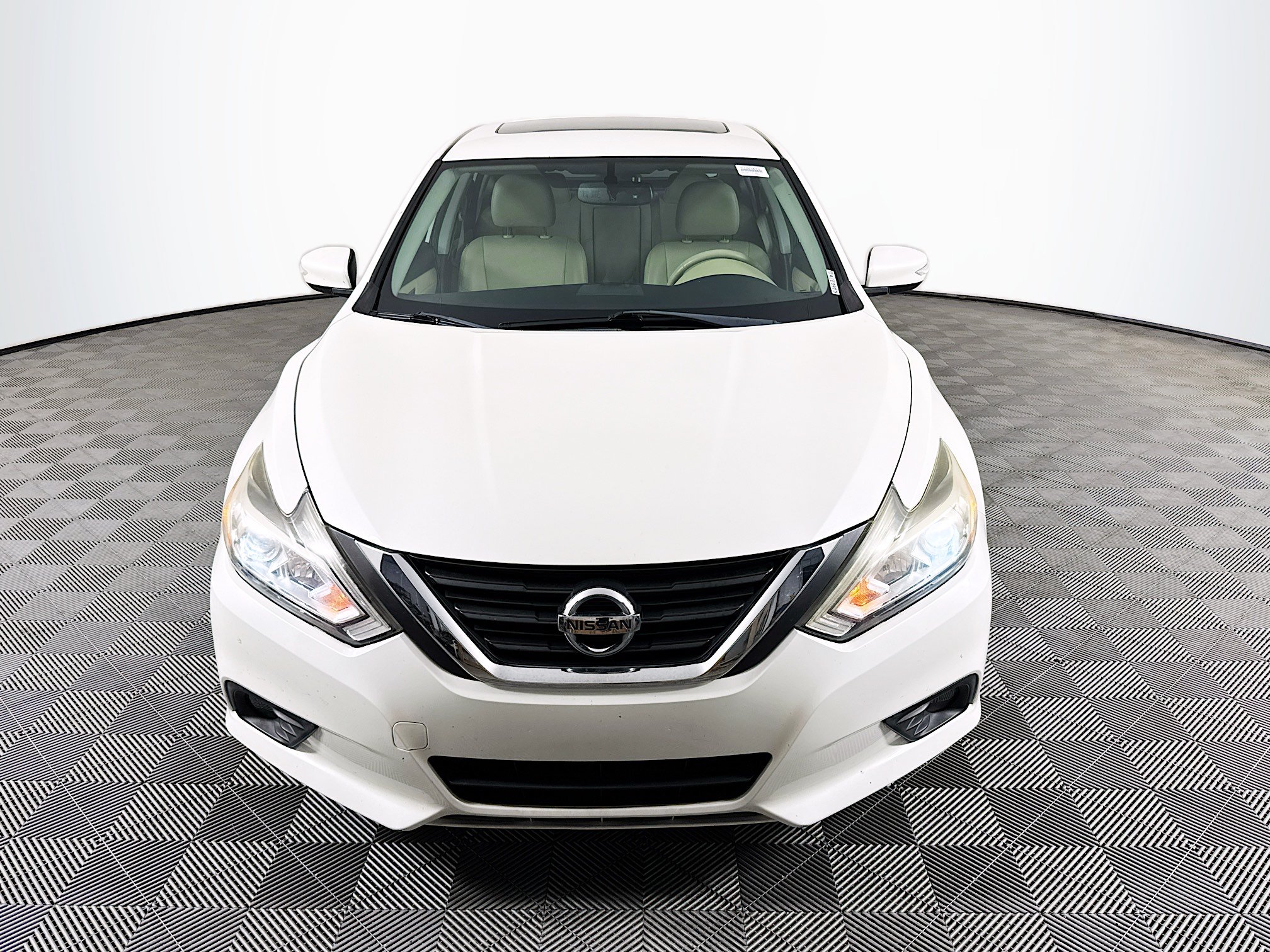 Used 2017 Nissan Altima 2.5 SL w/ Moonroof Package FWD video 2