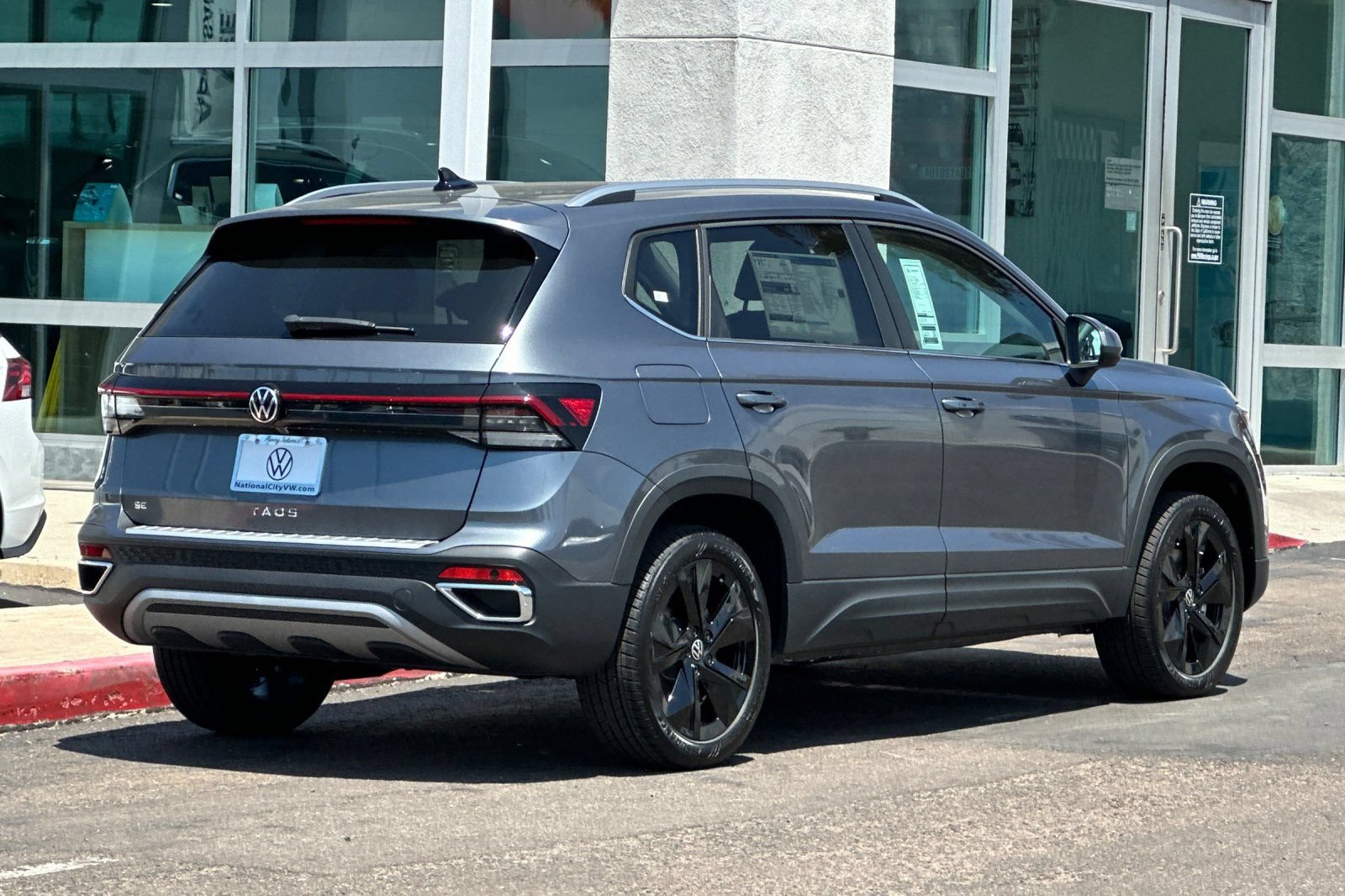 New 2026 Volkswagen Taos SE FWD image 5