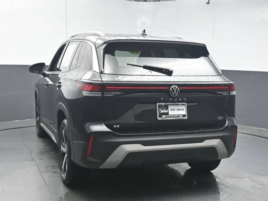 Used 2025 Volkswagen Tiguan SE FWD image 6
