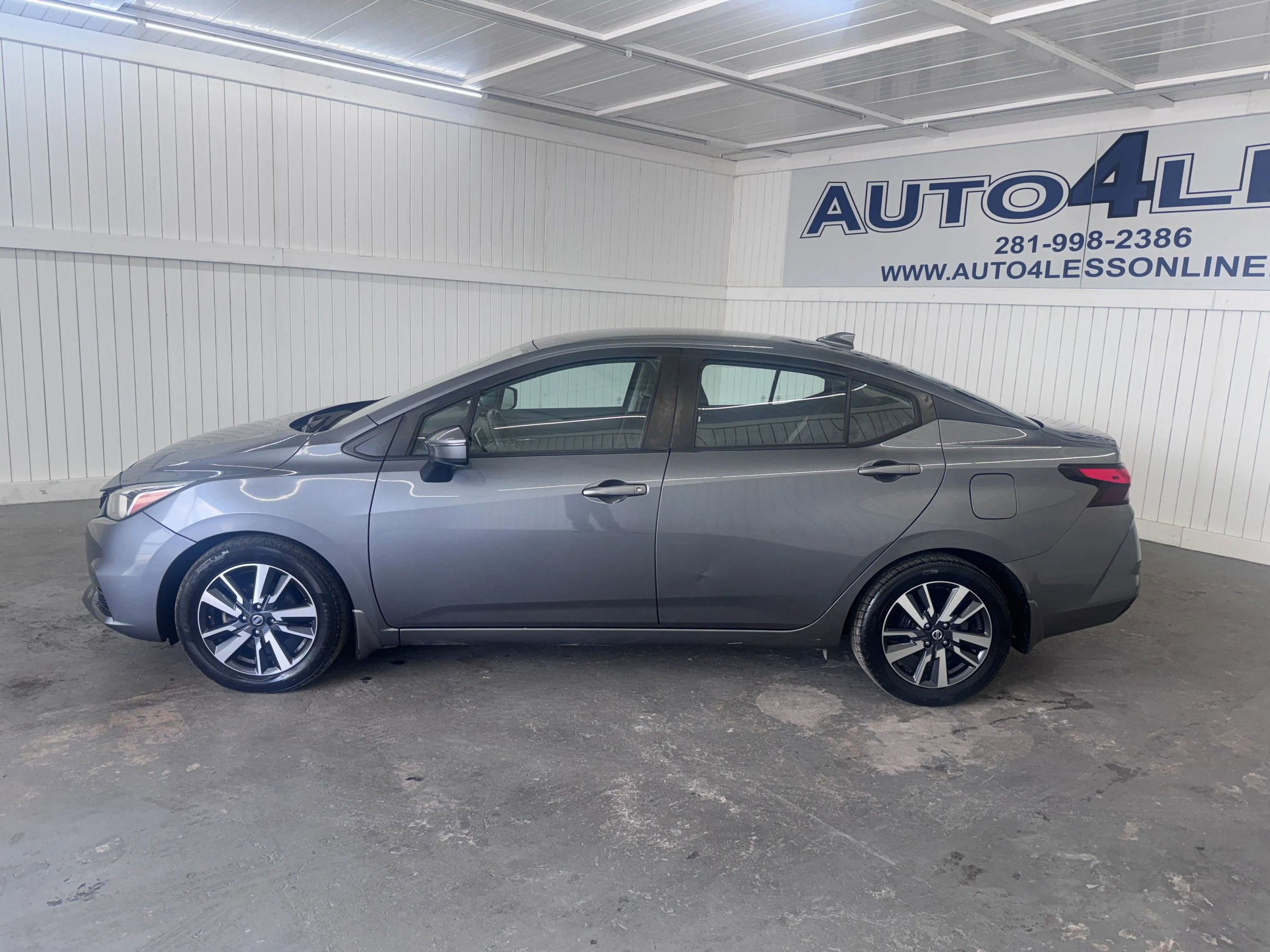 Used 2021 Nissan Versa SV FWD image 8