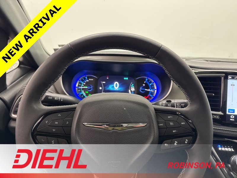 Used 2023 Chrysler Pacifica Limited w/ S Appearance Package image 26