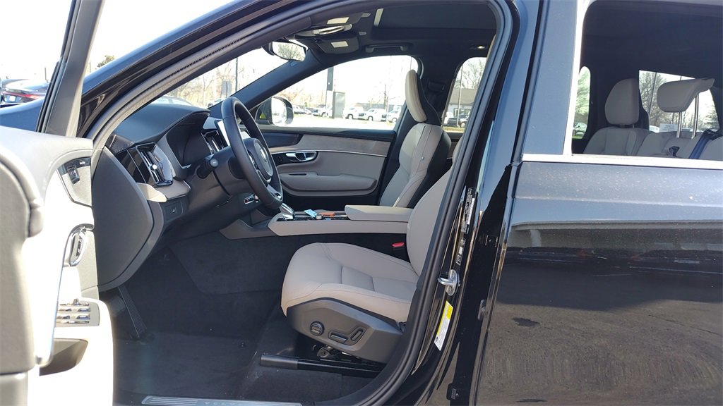 New 2026 Volvo XC90 B6 Plus image 7