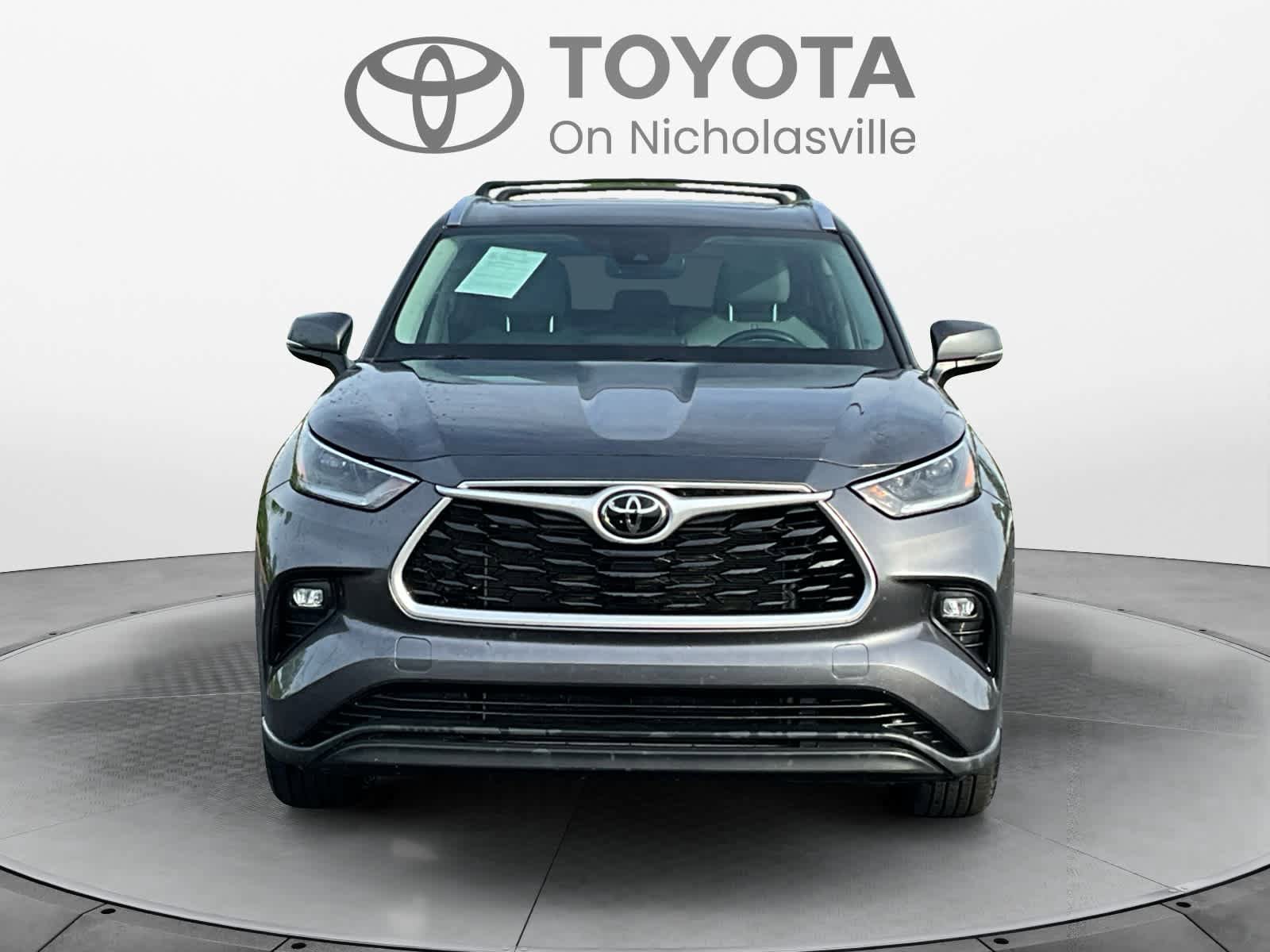 Used 2021 Toyota Highlander XLE AWD/4WD image 9