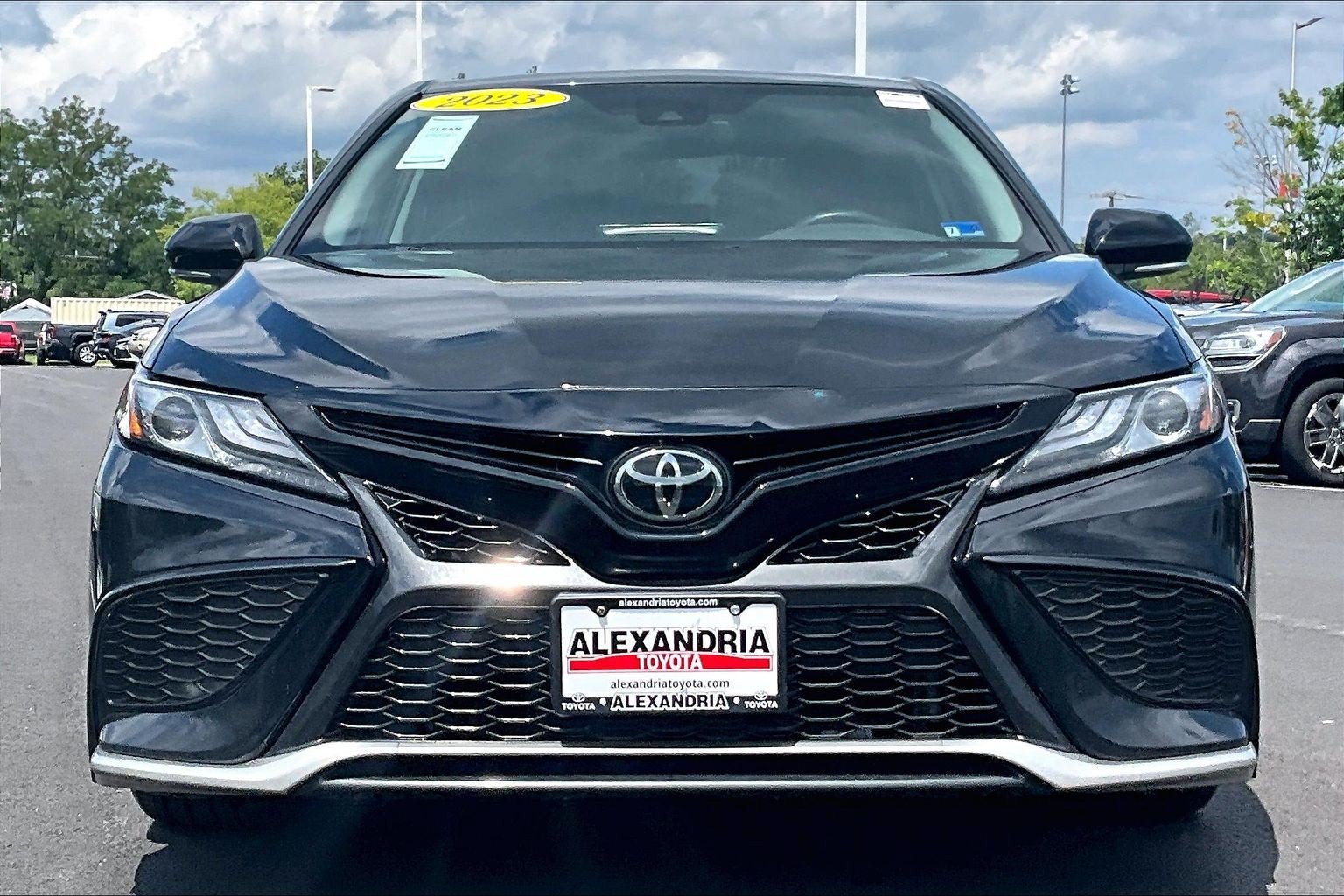 Used 2023 Toyota Camry XSE FWD image 3