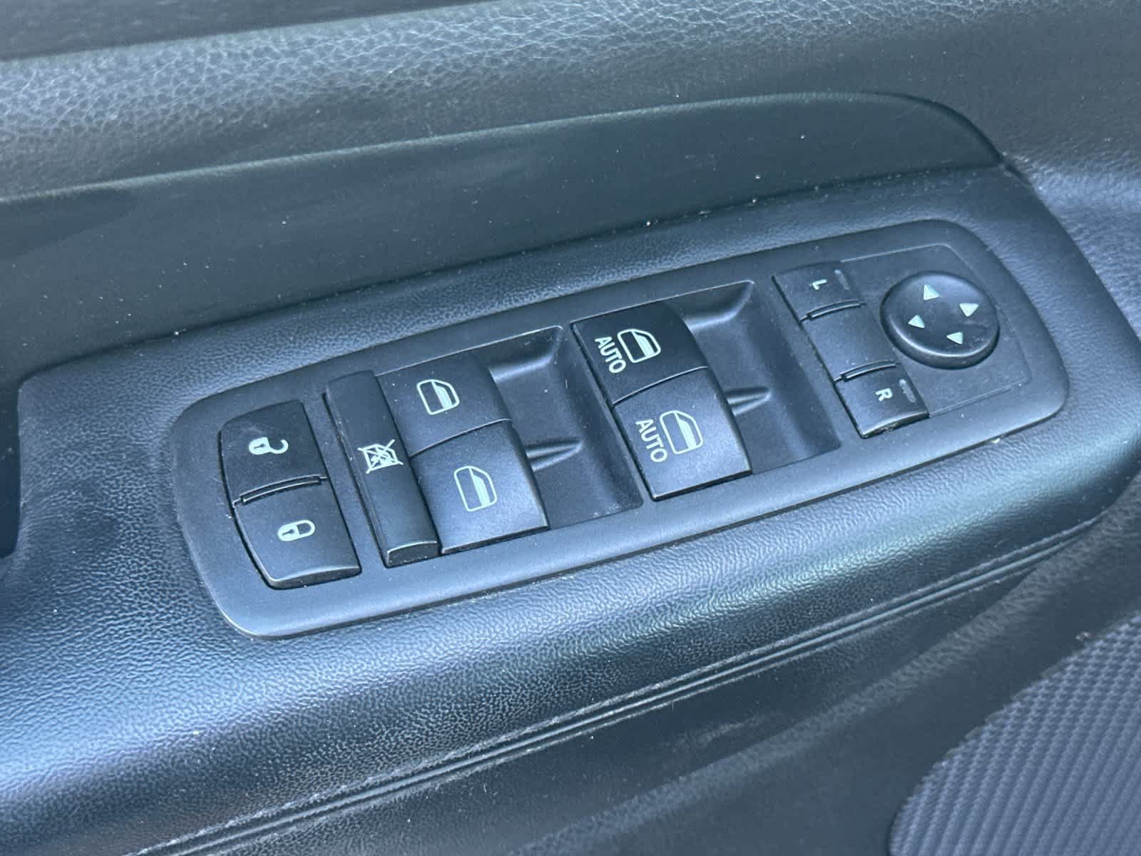 Used 2017 Jeep Grand Cherokee Altitude AWD/4WD image 14