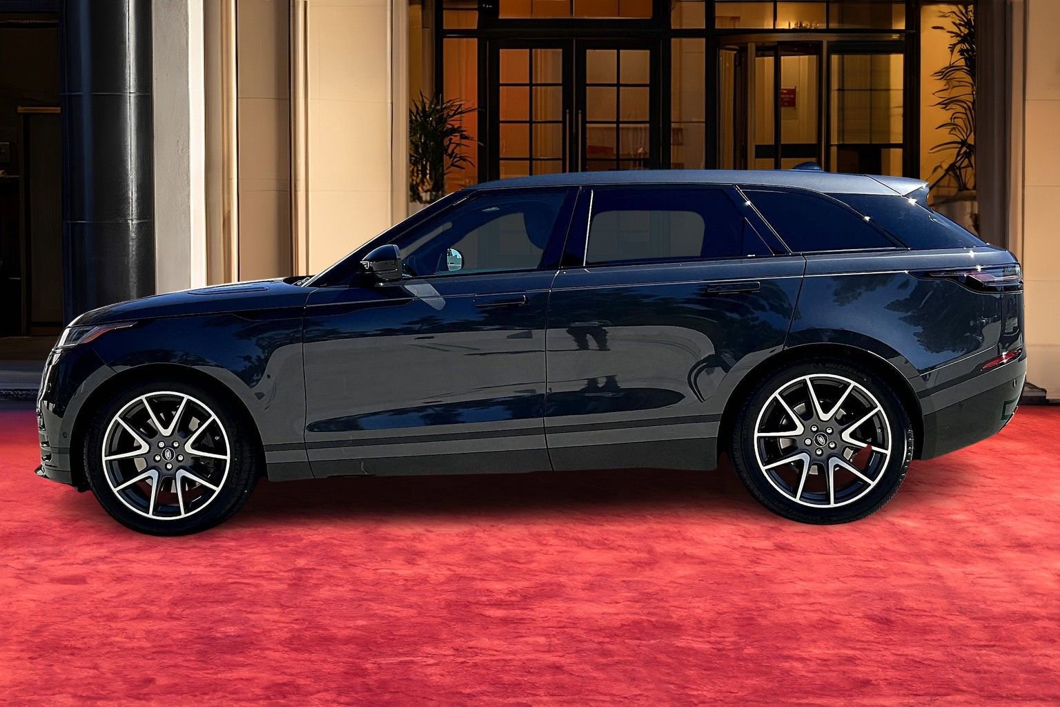 New 2026 Land Rover Range Rover Velar Dynamic SE image 3