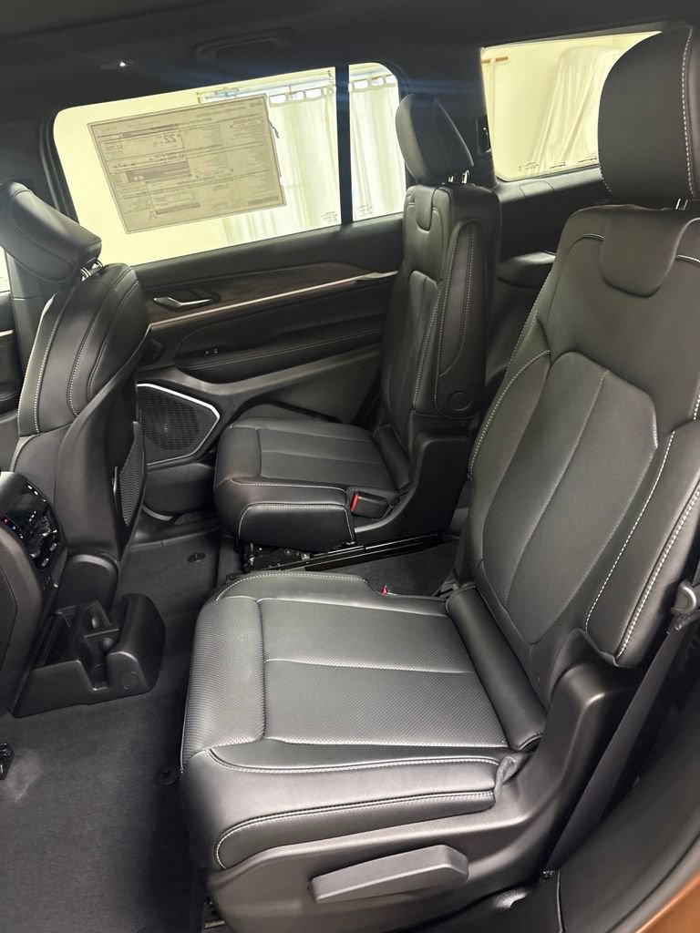 New 2026 Jeep Grand Cherokee L Limited AWD/4WD image 23