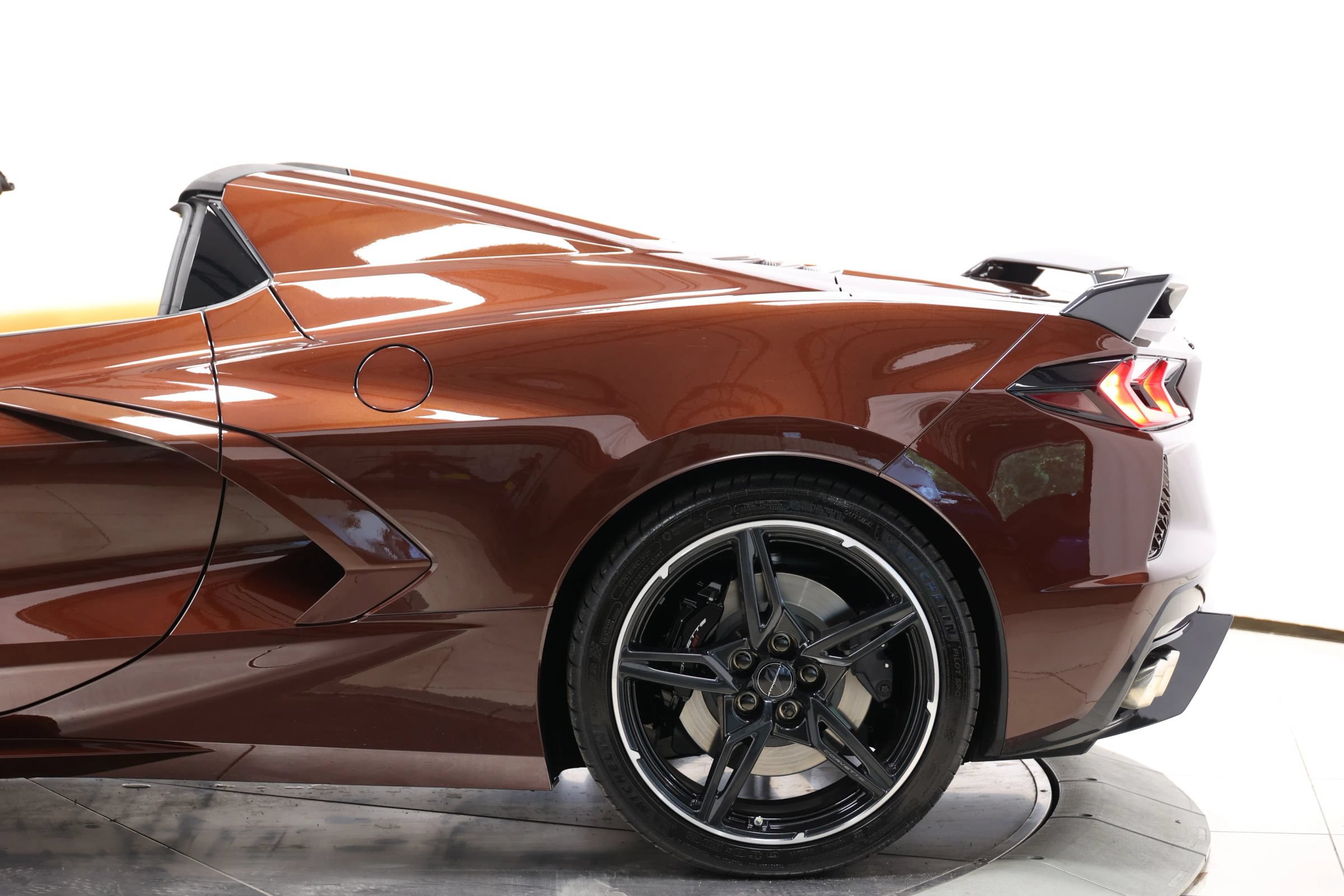 Used 2022 Chevrolet Corvette Stingray Premium Conv w/ Z51 Performance Package RWD image 11