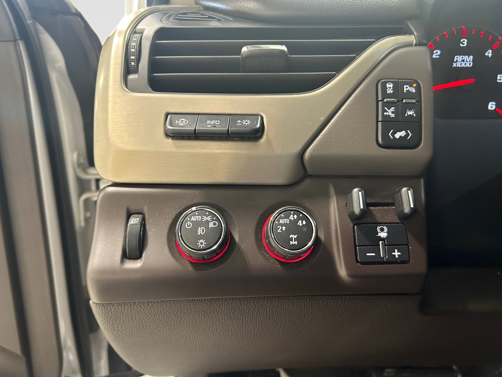 Used 2016 GMC Yukon Denali w/ Open Road Package AWD/4WD image 19