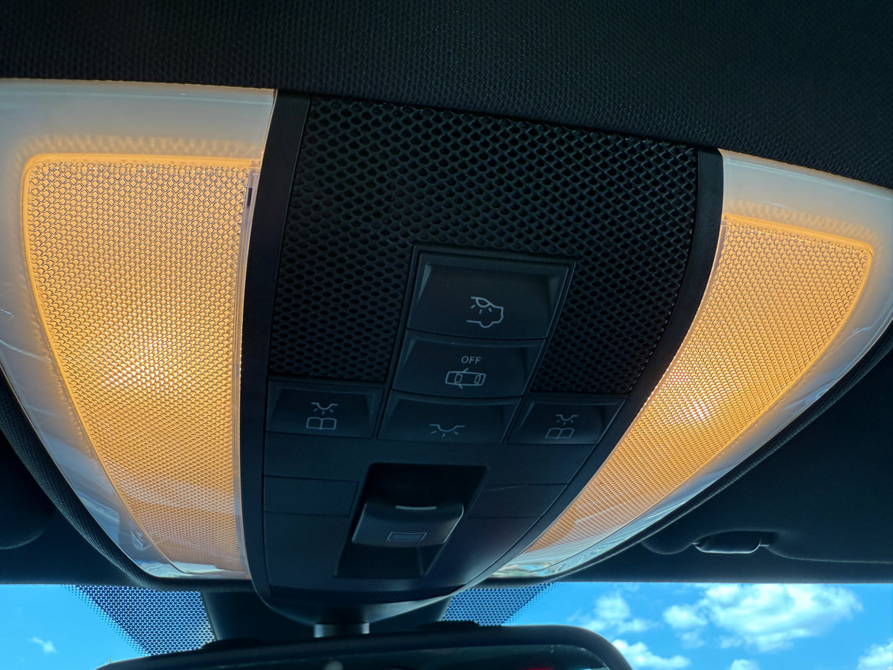 Used 2012 Mercedes-Benz C 300 Luxury image 35