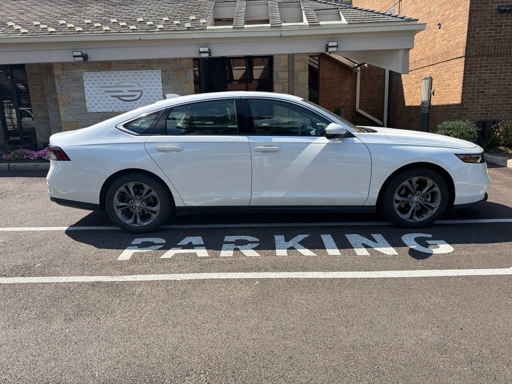 Certified 2023 Honda Accord EX image 5