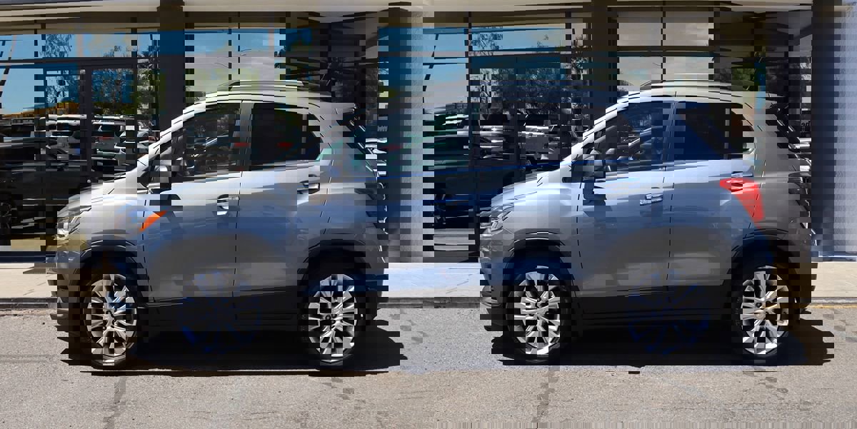 Used 2020 Chevrolet Trax Premier w/ LPO, Protection Package FWD image 8