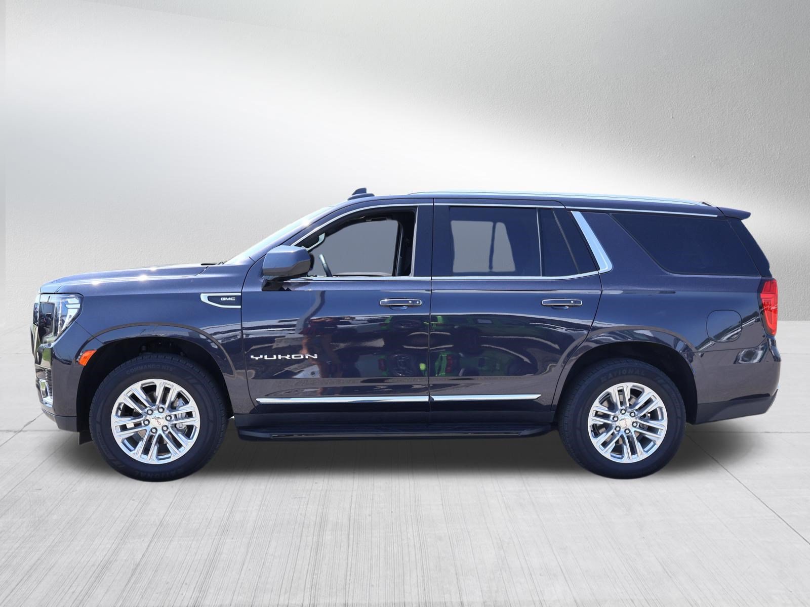 Used 2024 GMC Yukon SLT AWD/4WD image 4