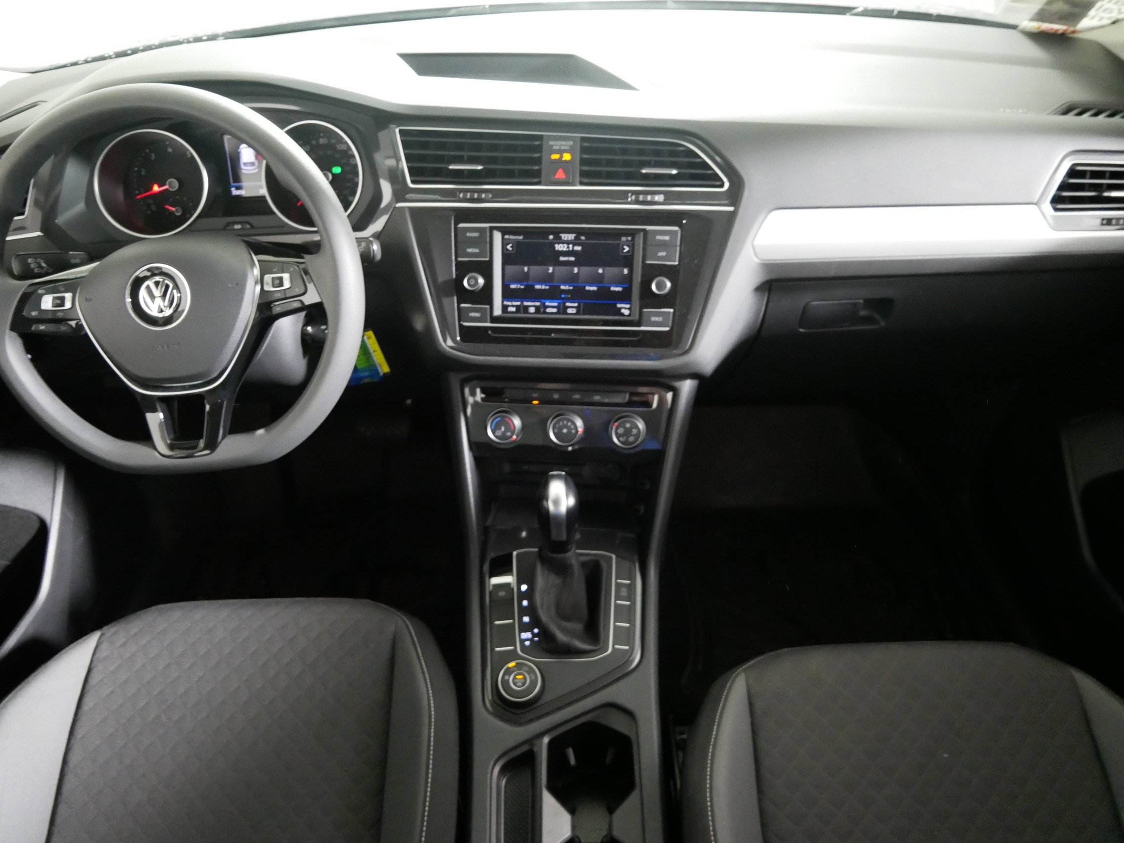 Used 2021 Volkswagen Tiguan S image 10