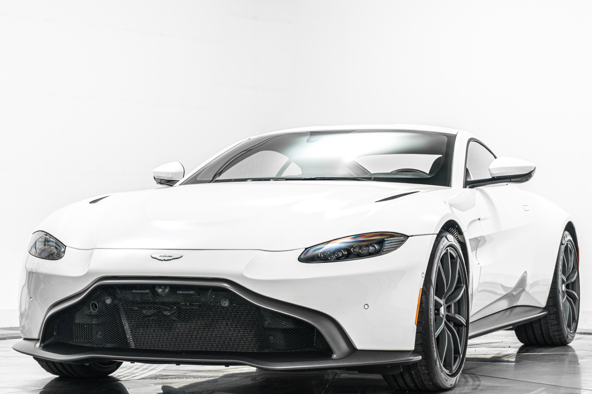 Used 2020 Aston Martin V8 Vantage Coupe RWD image 5