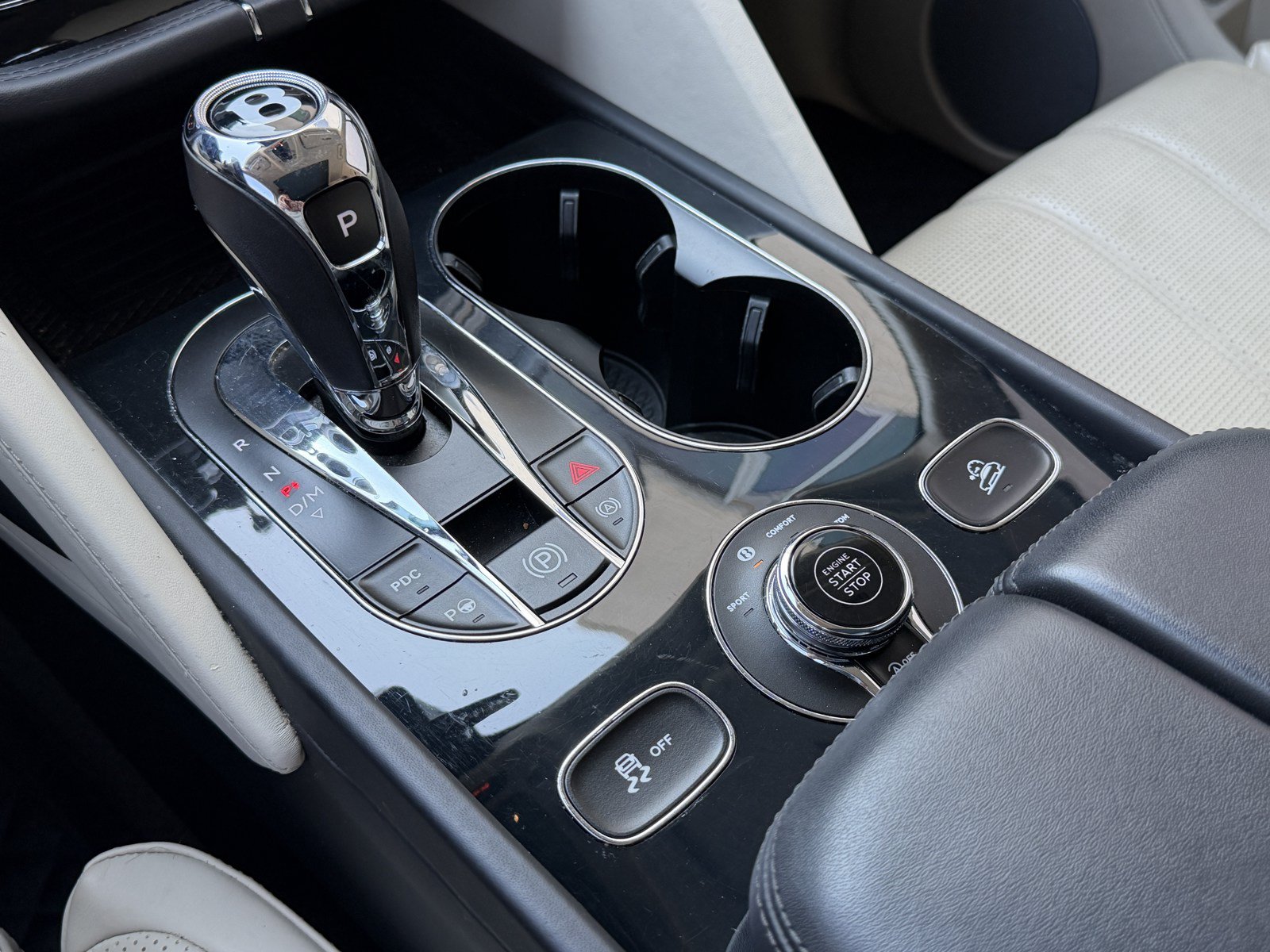 Certified 2023 Bentley Bentayga Extended Wheelbase AWD/4WD image 26
