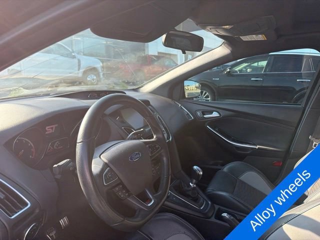 Used 2015 Ford Focus ST w/ Equipment Group 401A FWD image 18