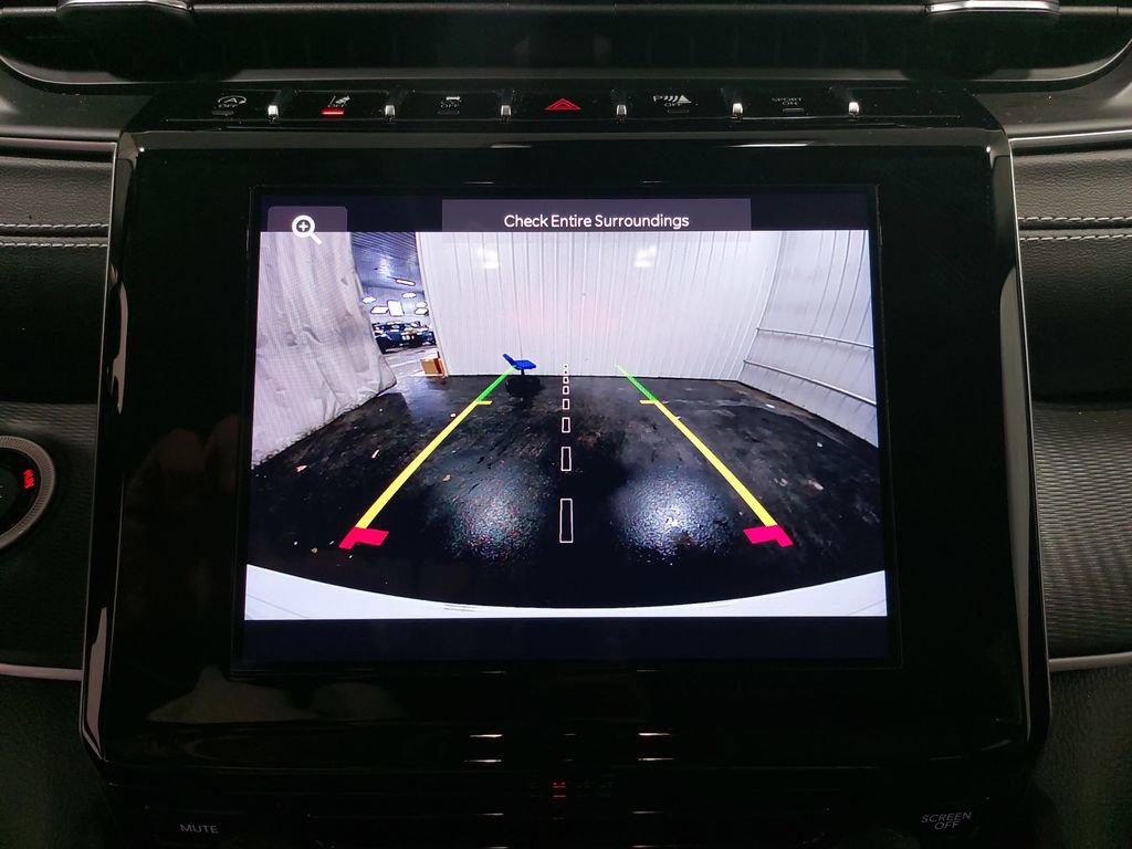 Used 2023 Jeep Grand Cherokee Laredo image 23