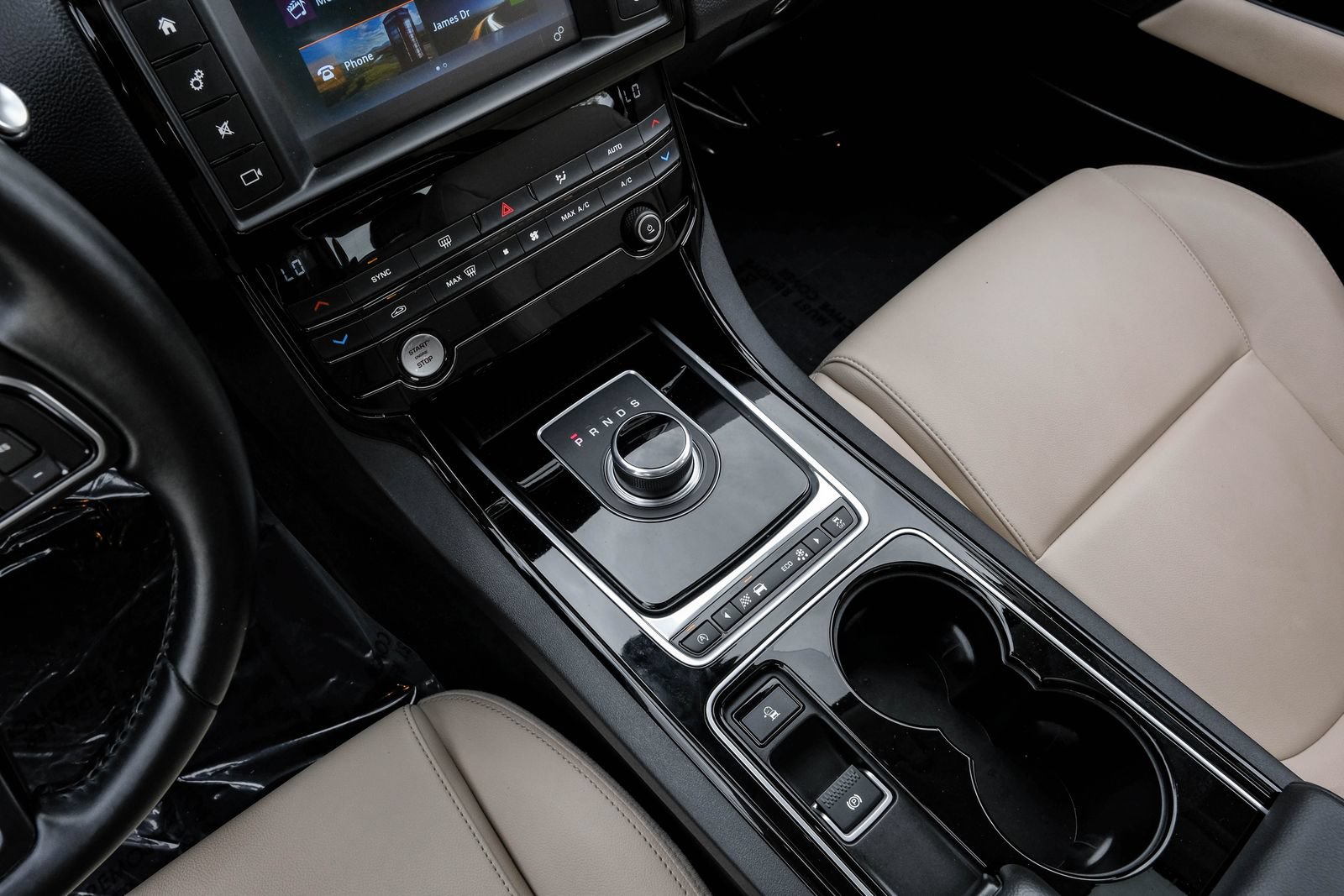 Used 2017 Jaguar XE RWD image 25