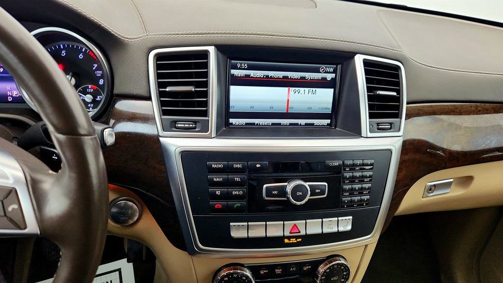 Used 2014 Mercedes-Benz GL 450 4MATIC w/ Lighting Package image 17