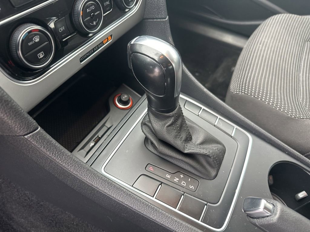 Used 2016 Volkswagen Passat 1.8T S image 24