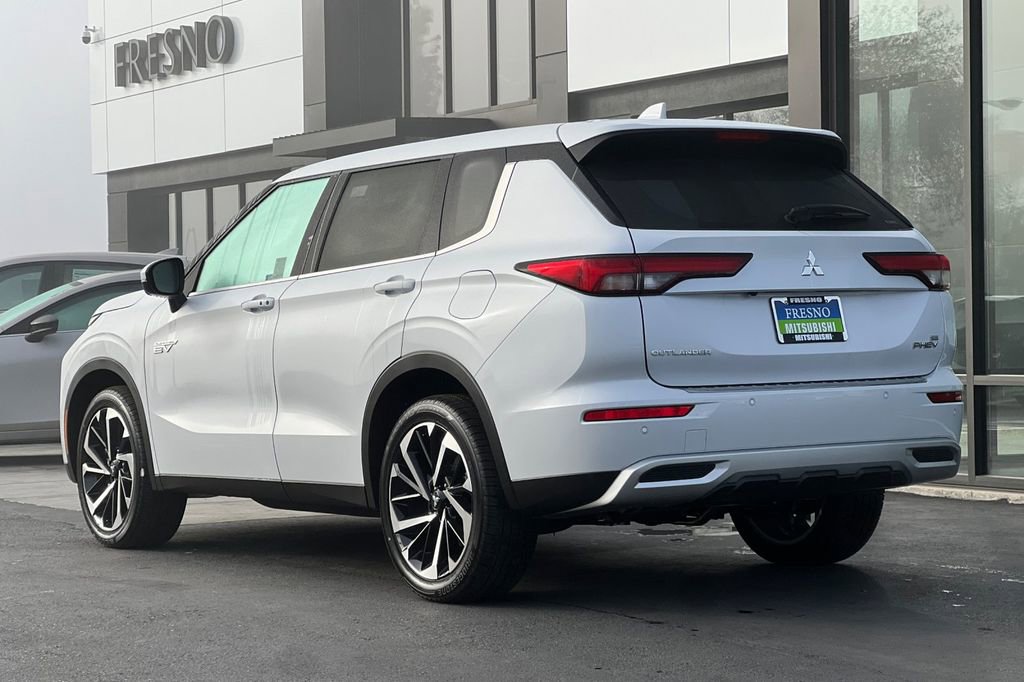 New 2025 Mitsubishi Outlander SE image 7