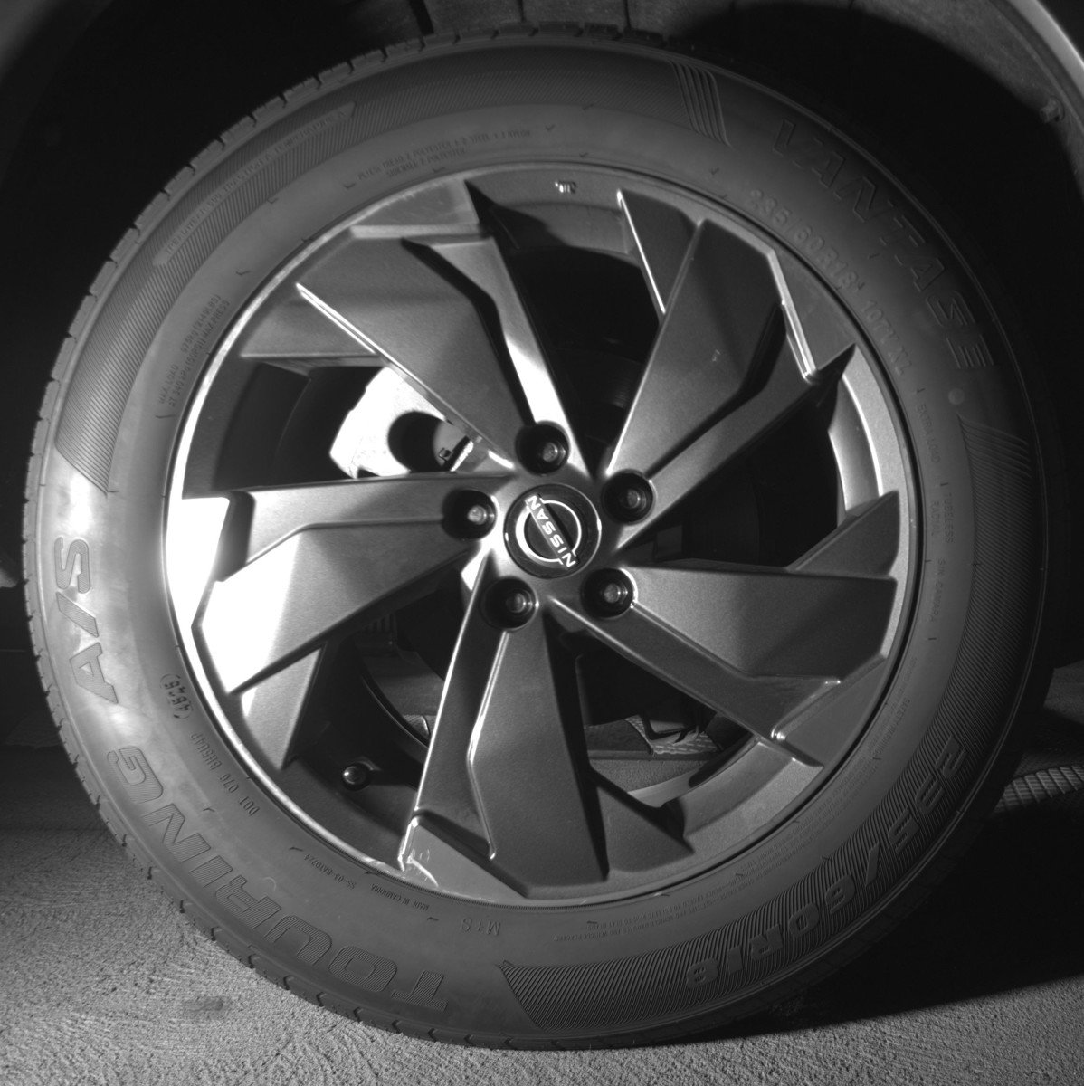 Used 2025 Nissan Rogue SV image 15