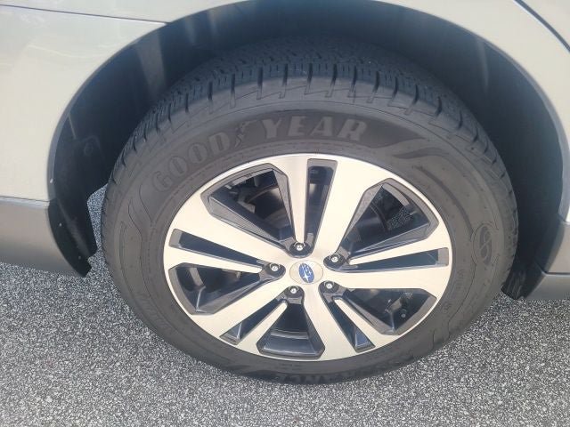 Used 2019 Subaru Outback 3.6R Limited AWD/4WD image 10