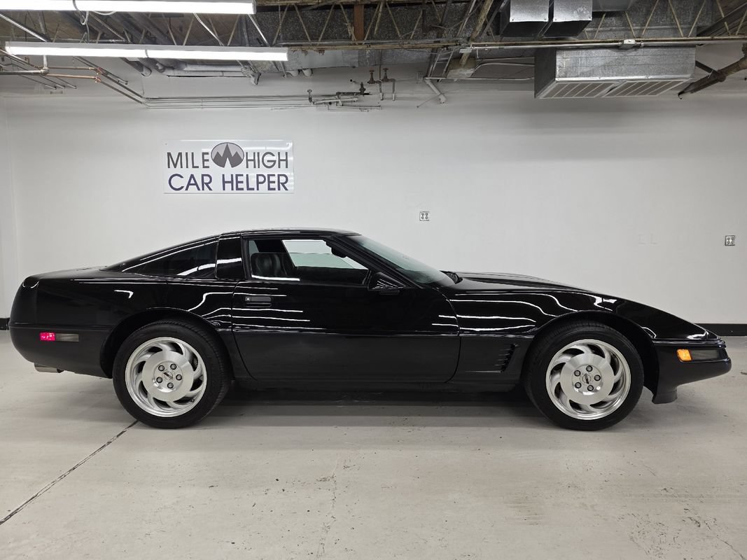 Used 1995 Chevrolet Corvette Coupe RWD image 8
