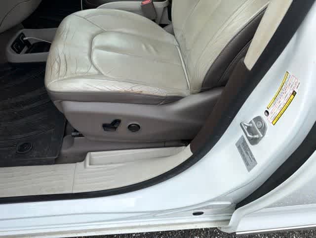 Used 2017 Chrysler Pacifica Touring-L FWD image 15