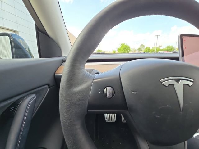Used 2022 Tesla Model Y Performance image 11