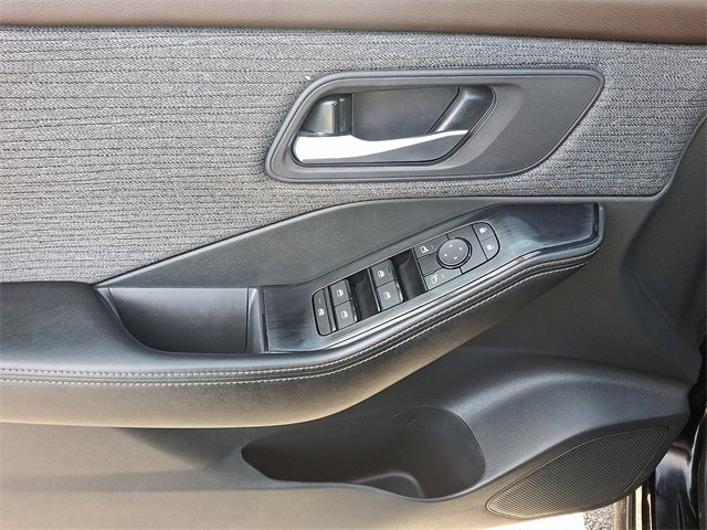 Used 2023 Nissan Rogue SV image 13