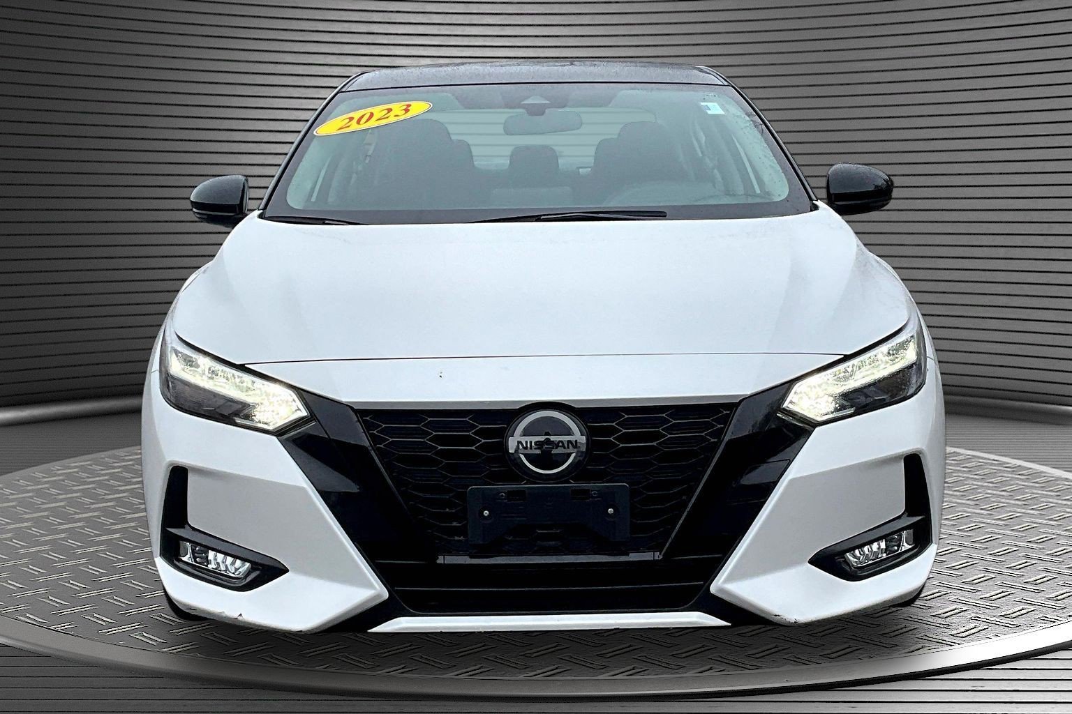 Used 2023 Nissan Sentra SR w/ Midnight Edition Package FWD image 2