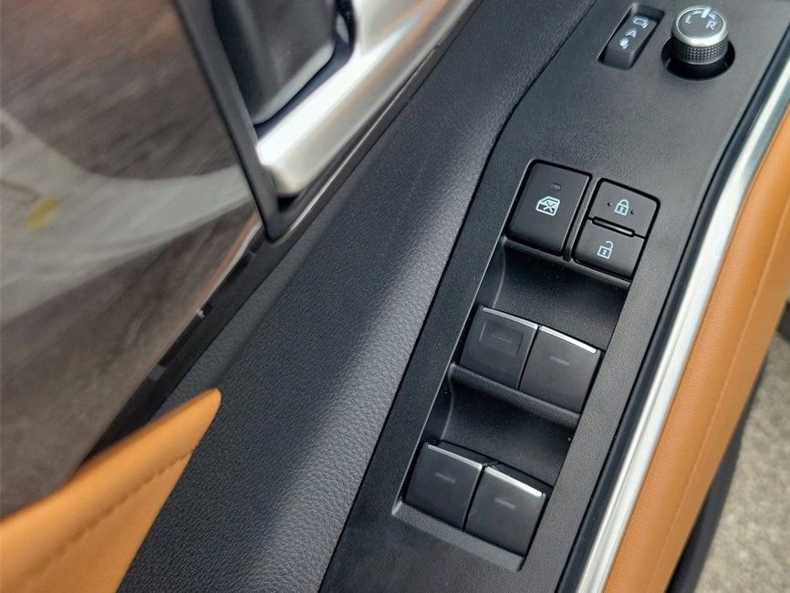 New 2026 Toyota Highlander Platinum AWD/4WD image 16