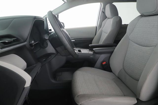 Used 2024 Toyota Sienna LE image 16