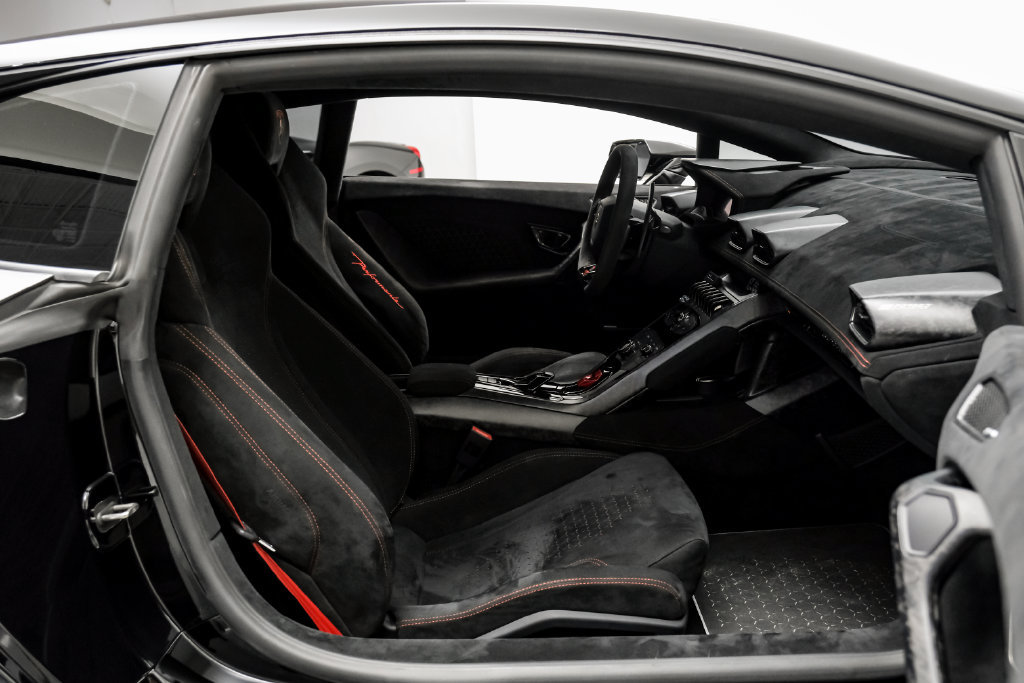 Used 2018 Lamborghini Huracan Performante AWD/4WD image 32
