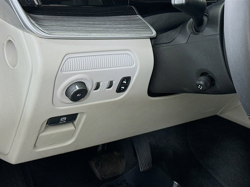 Used 2022 Jeep Wagoneer Series III w/ Premium Group I AWD/4WD image 22