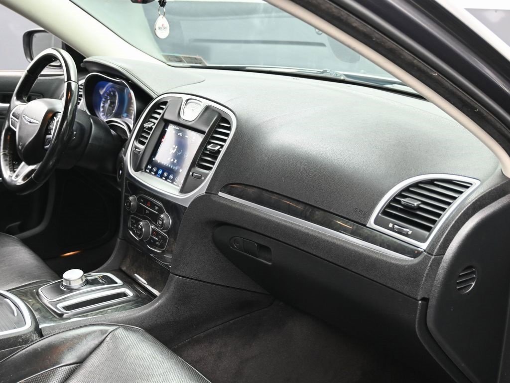 Used 2019 Chrysler 300 Limited image 34